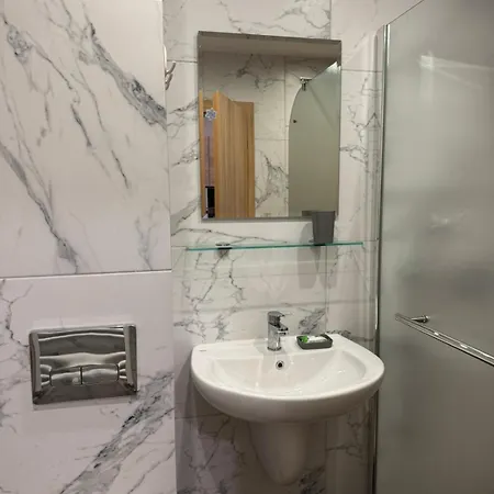 Mvs Gardens E28 Hotel