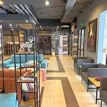 Mvs Gardens E28 Hotel